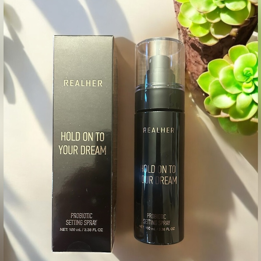 RealHer Hold On To Your Dream Probiotic Setting Spray - Black & Pink - Picture 2 of 2